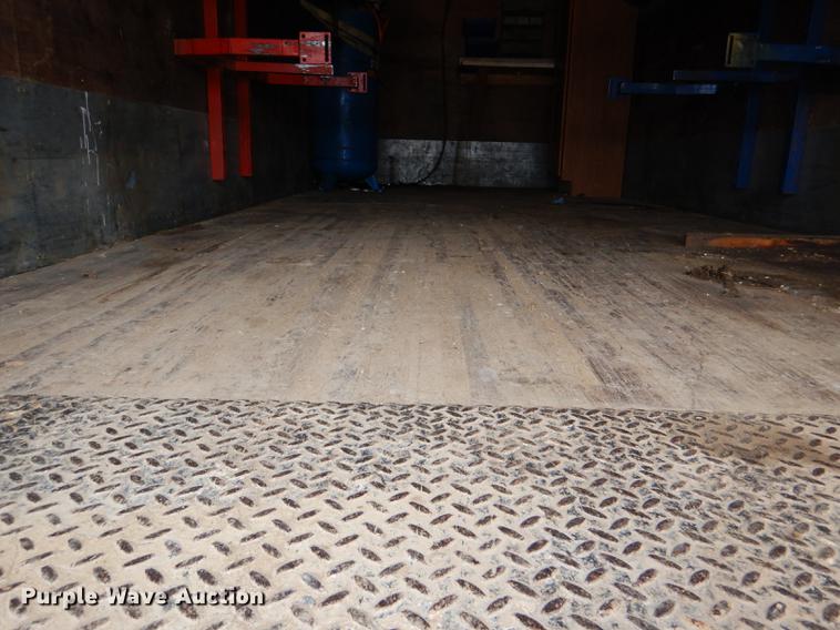 image for item DD8994 2005 International 4300 box truck