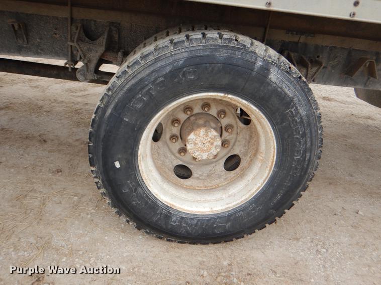 image for item DD8994 2005 International 4300 box truck