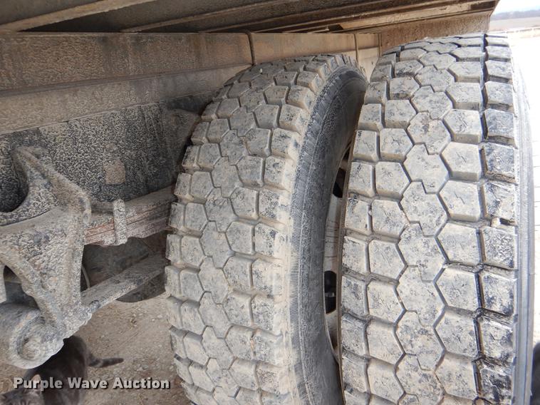 image for item DD8994 2005 International 4300 box truck