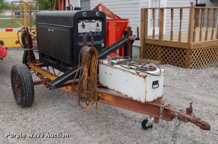 image for item DE3877 Lincoln SA200F163 welder