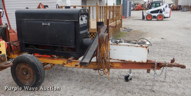 image for item DE3877 Lincoln SA200F163 welder
