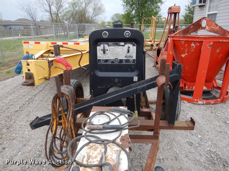image for item DE3877 Lincoln SA200F163 welder