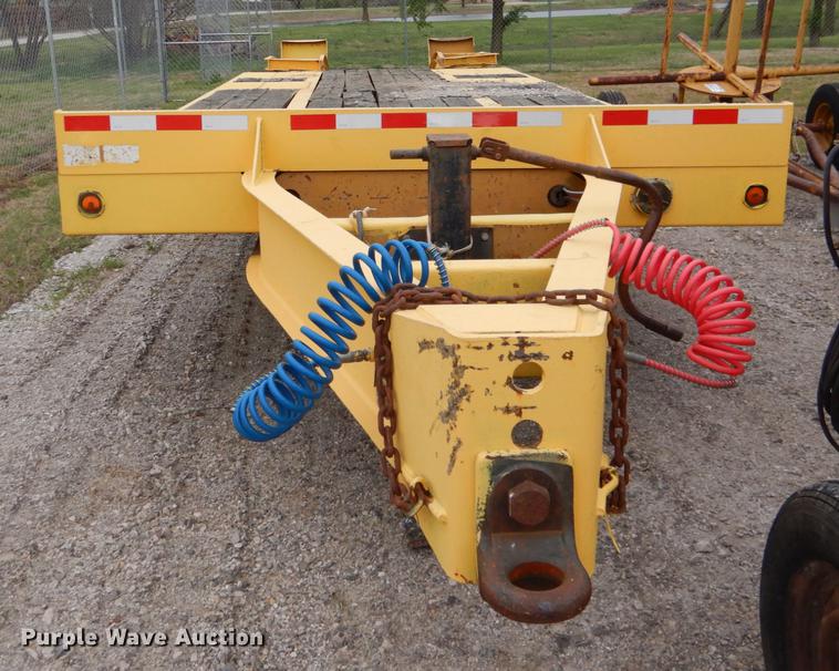 image for item DE3879 2005 Eager Beaver 10HA-P1 equipment trailer