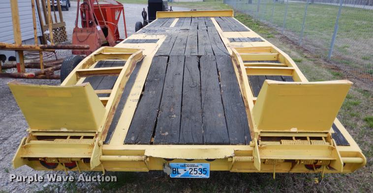 image for item DE3879 2005 Eager Beaver 10HA-P1 equipment trailer