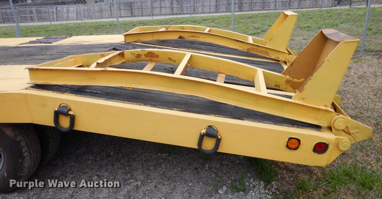 image for item DE3879 2005 Eager Beaver 10HA-P1 equipment trailer