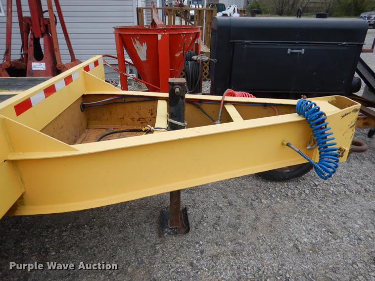 image for item DE3879 2005 Eager Beaver 10HA-P1 equipment trailer
