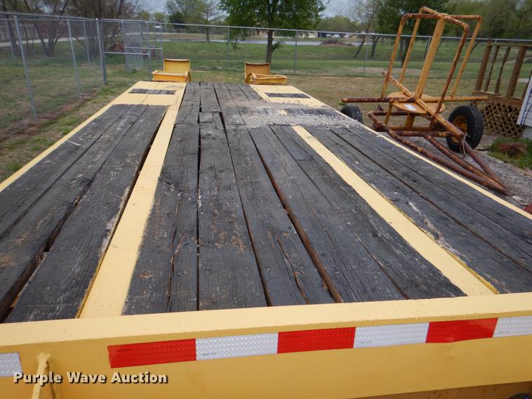 image for item DE3879 2005 Eager Beaver 10HA-P1 equipment trailer