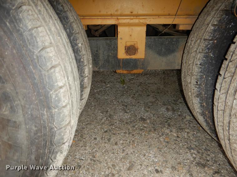 image for item DE3879 2005 Eager Beaver 10HA-P1 equipment trailer