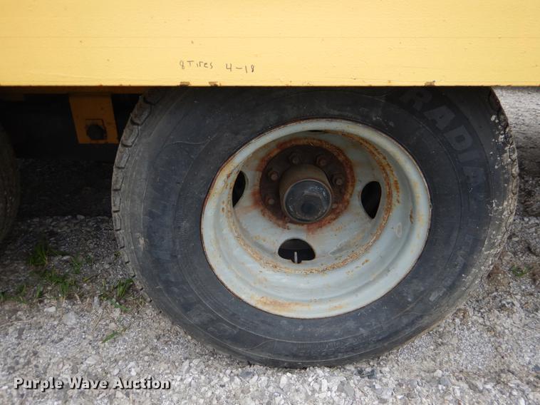 image for item DE3879 2005 Eager Beaver 10HA-P1 equipment trailer