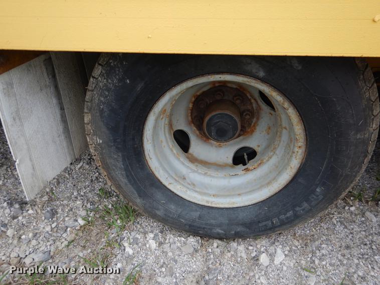 image for item DE3879 2005 Eager Beaver 10HA-P1 equipment trailer