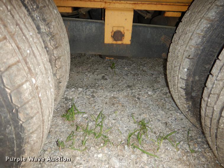 image for item DE3879 2005 Eager Beaver 10HA-P1 equipment trailer