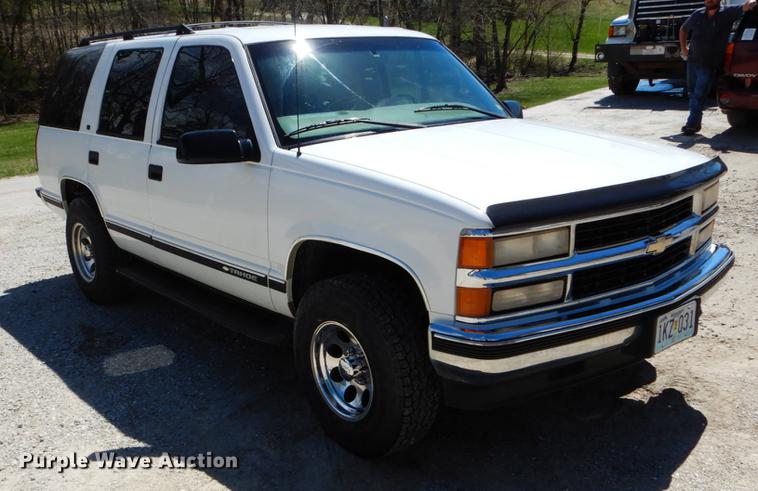 image for item DE8281 1999 Chevrolet Tahoe LT SUV