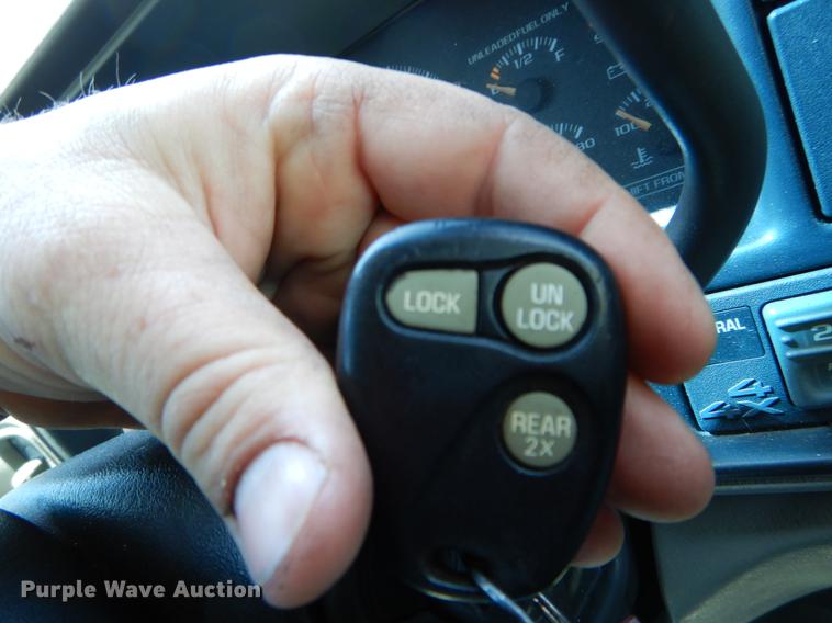 image for item DE8281 1999 Chevrolet Tahoe LT SUV