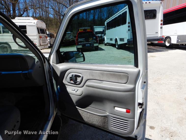 image for item DE8281 1999 Chevrolet Tahoe LT SUV