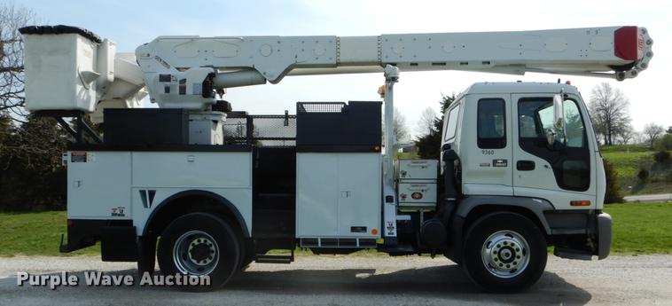 image for item DE8283 2008 Chevrolet T8500 bucket truck