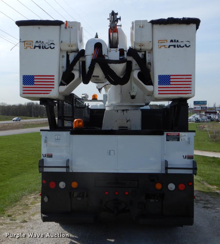 image for item DE8283 2008 Chevrolet T8500 bucket truck