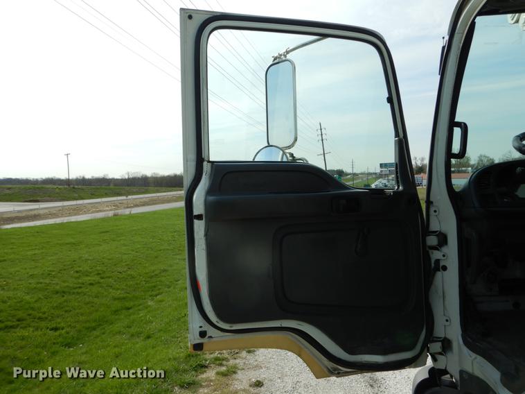 image for item DE8283 2008 Chevrolet T8500 bucket truck