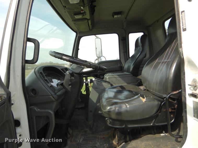 image for item DE8283 2008 Chevrolet T8500 bucket truck