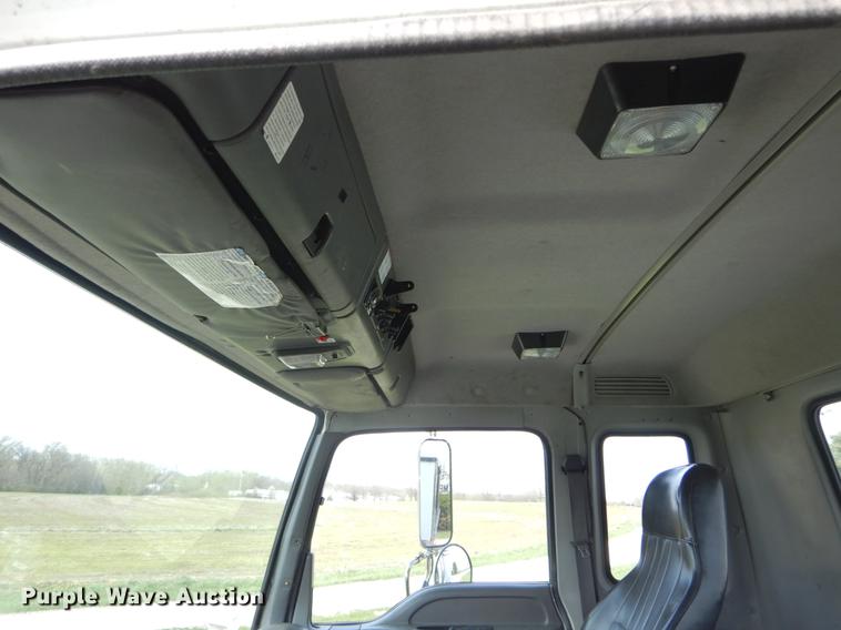 image for item DE8283 2008 Chevrolet T8500 bucket truck