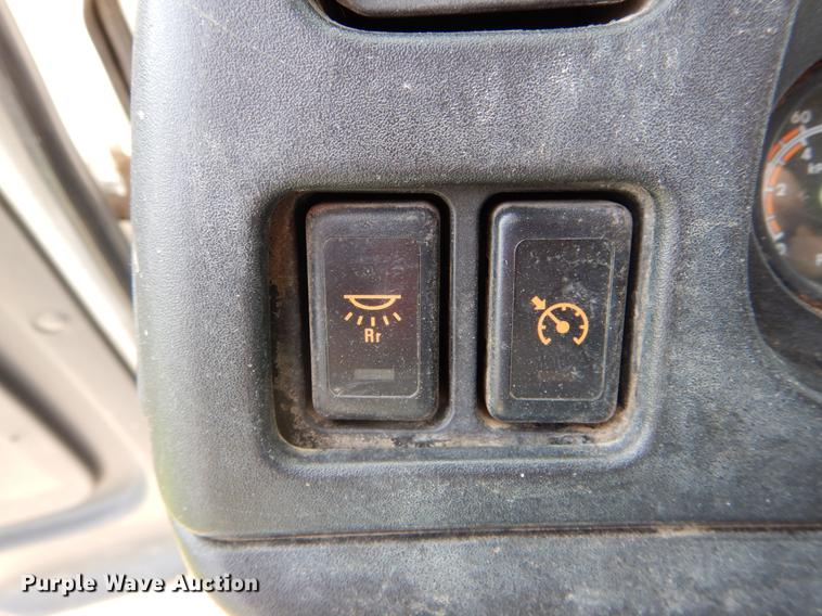 image for item DE8283 2008 Chevrolet T8500 bucket truck