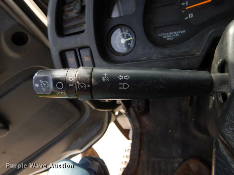 image for item DE8283 2008 Chevrolet T8500 bucket truck