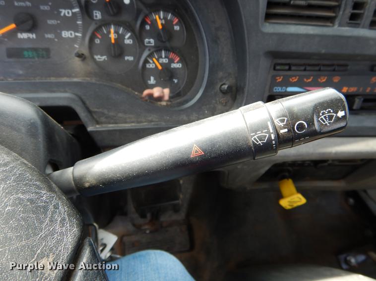 image for item DE8283 2008 Chevrolet T8500 bucket truck