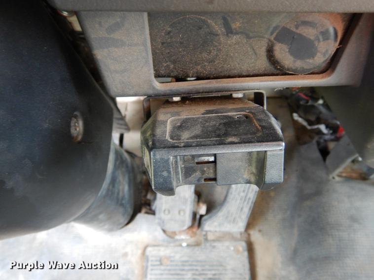 image for item DE8283 2008 Chevrolet T8500 bucket truck