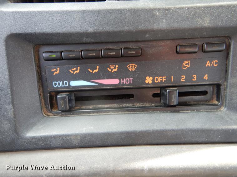 image for item DE8283 2008 Chevrolet T8500 bucket truck