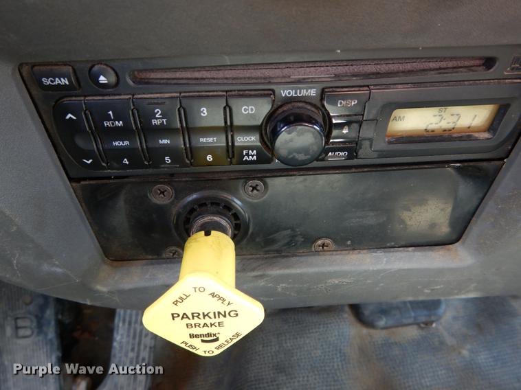 image for item DE8283 2008 Chevrolet T8500 bucket truck