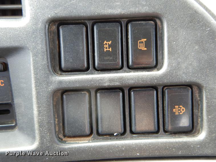 image for item DE8283 2008 Chevrolet T8500 bucket truck