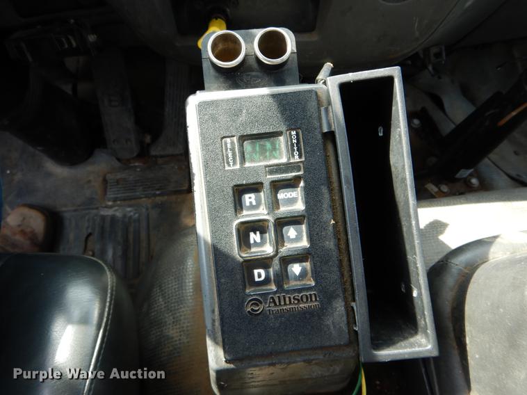 image for item DE8283 2008 Chevrolet T8500 bucket truck