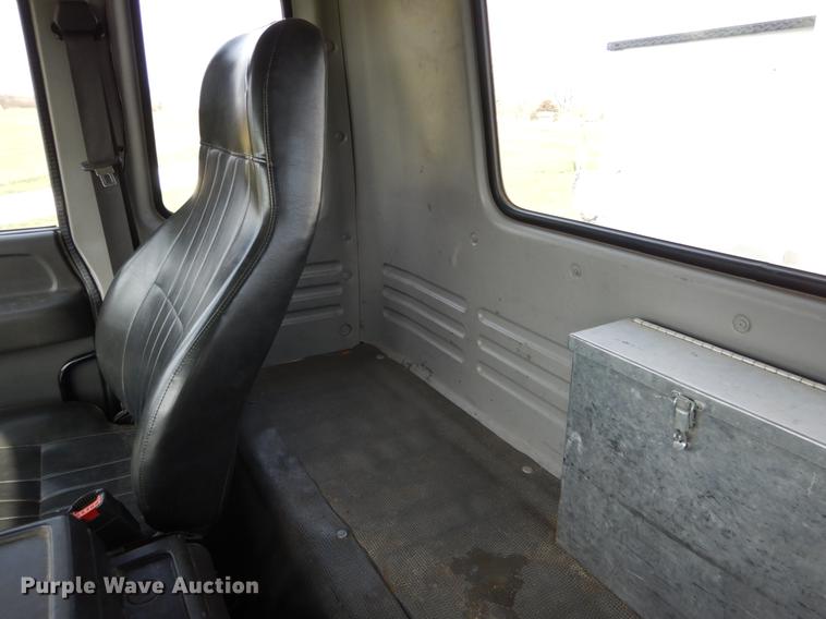 image for item DE8283 2008 Chevrolet T8500 bucket truck