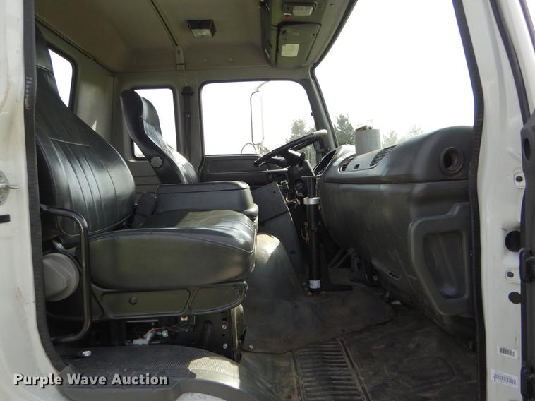 image for item DE8283 2008 Chevrolet T8500 bucket truck