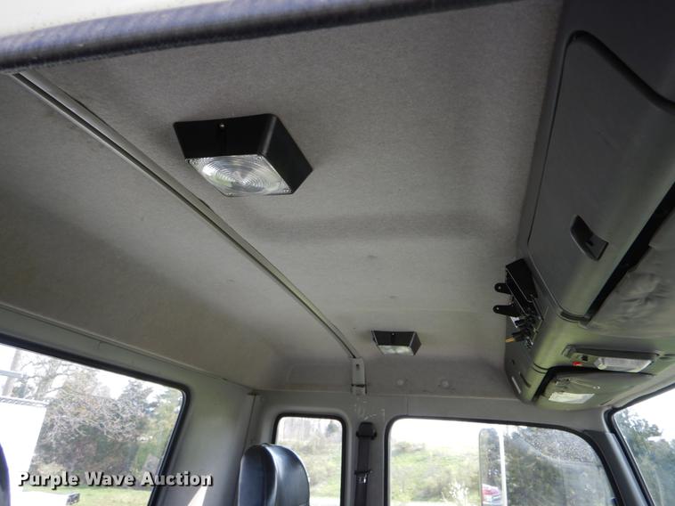 image for item DE8283 2008 Chevrolet T8500 bucket truck