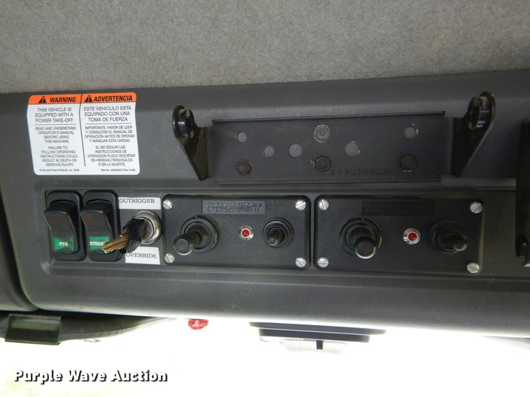 image for item DE8283 2008 Chevrolet T8500 bucket truck