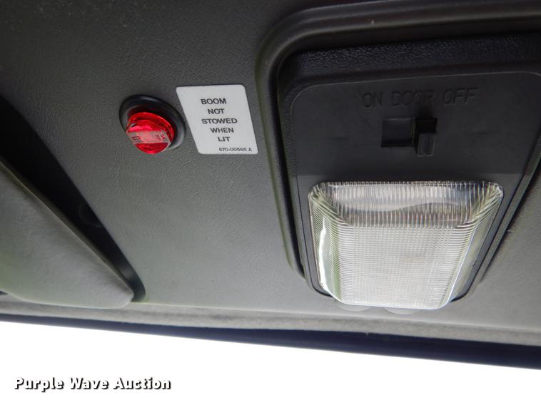 image for item DE8283 2008 Chevrolet T8500 bucket truck