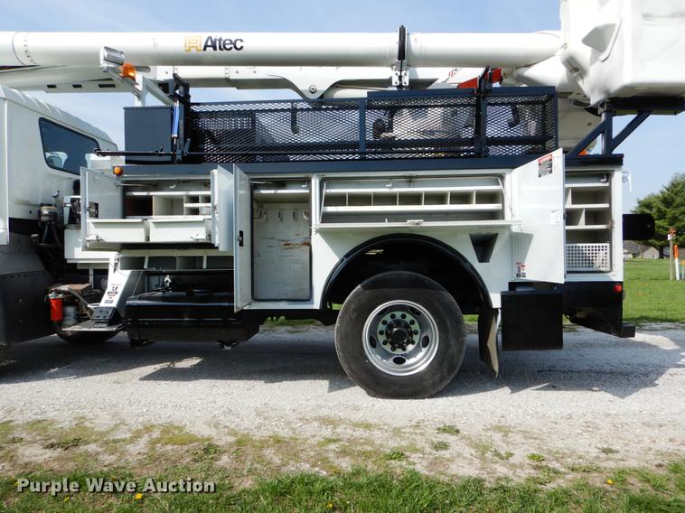 image for item DE8283 2008 Chevrolet T8500 bucket truck