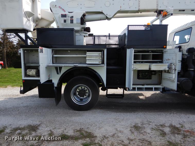 image for item DE8283 2008 Chevrolet T8500 bucket truck