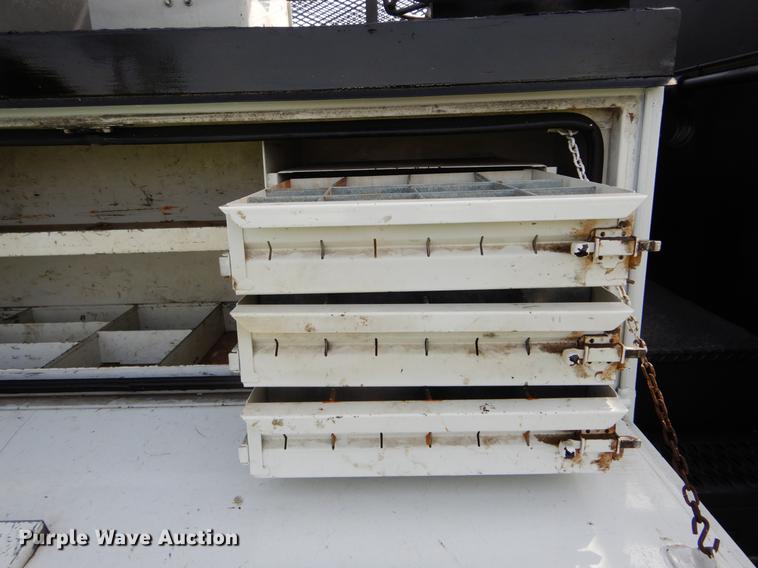 image for item DE8283 2008 Chevrolet T8500 bucket truck