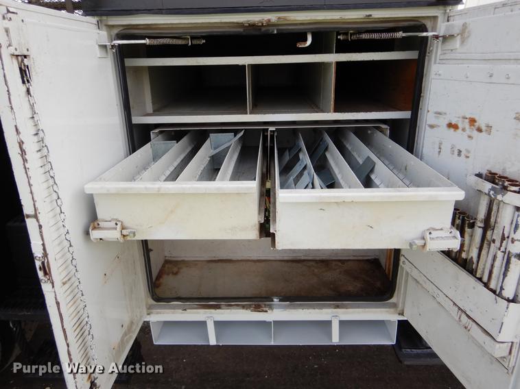 image for item DE8283 2008 Chevrolet T8500 bucket truck