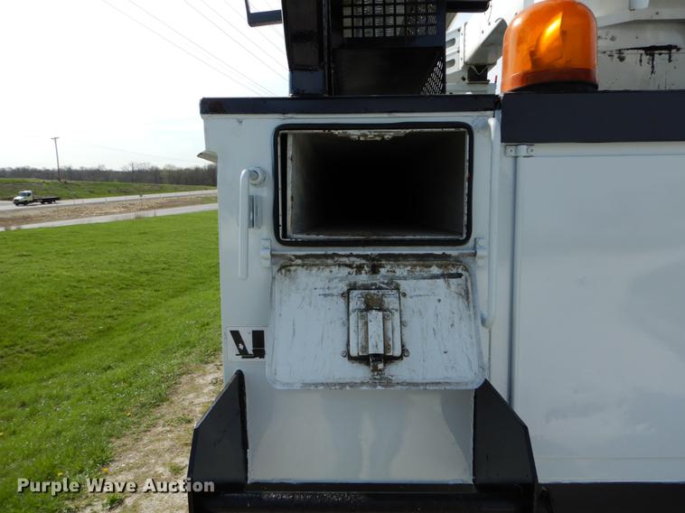 image for item DE8283 2008 Chevrolet T8500 bucket truck