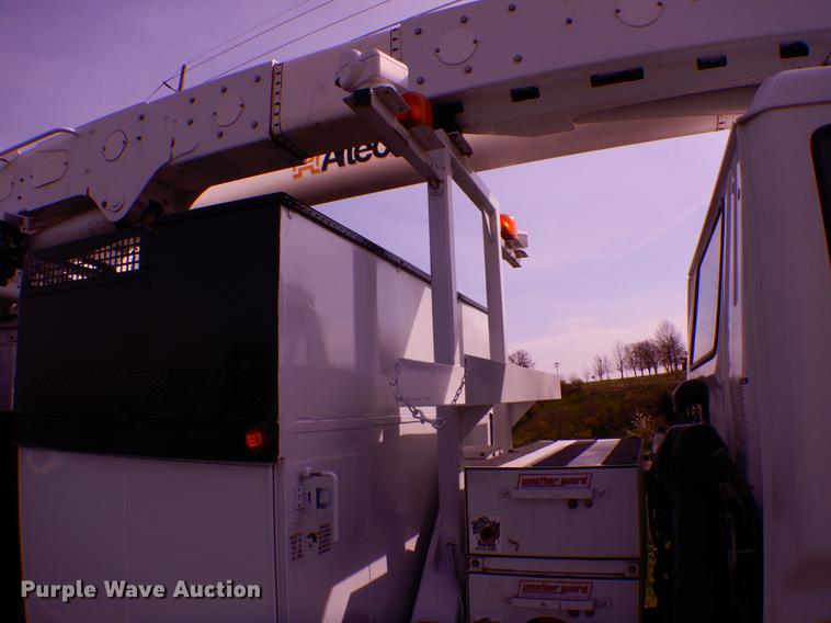 image for item DE8283 2008 Chevrolet T8500 bucket truck