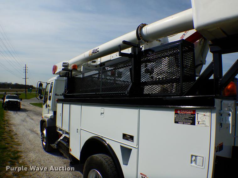 image for item DE8283 2008 Chevrolet T8500 bucket truck
