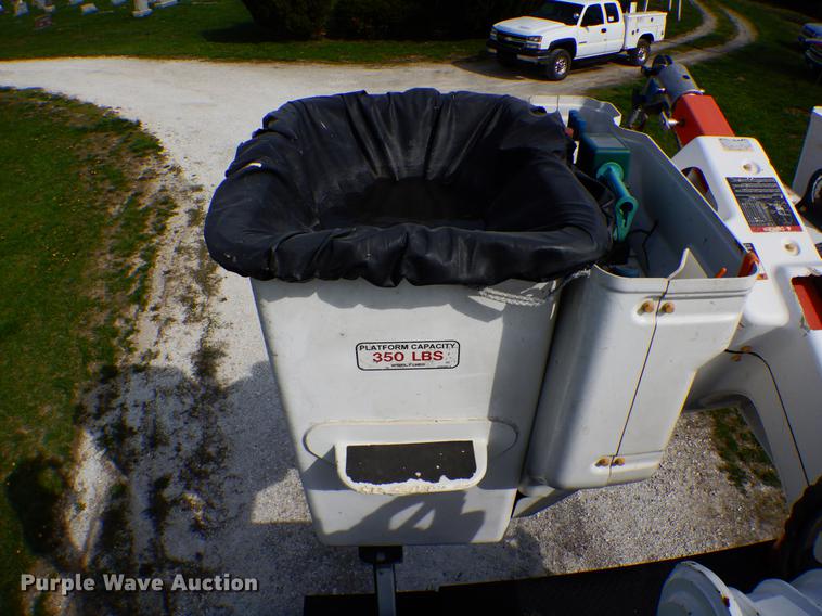 image for item DE8283 2008 Chevrolet T8500 bucket truck