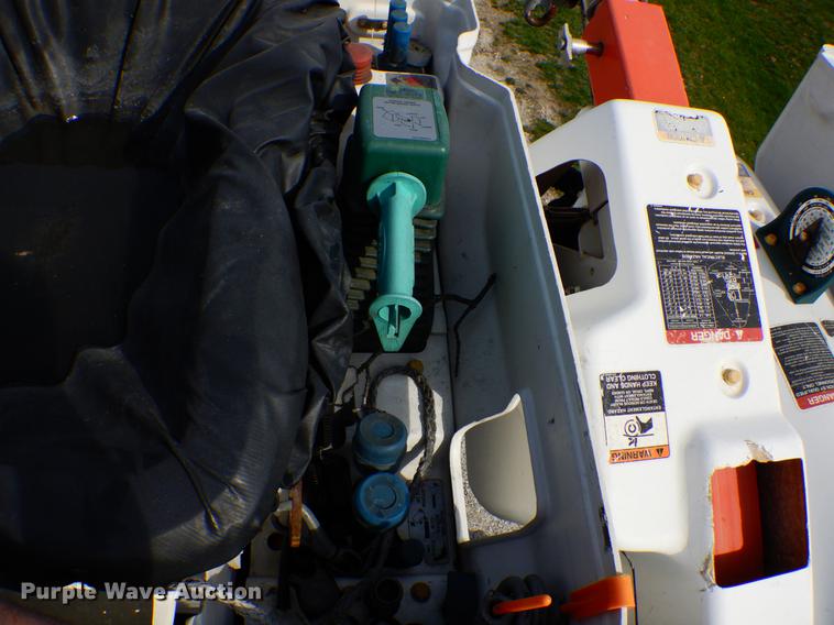 image for item DE8283 2008 Chevrolet T8500 bucket truck