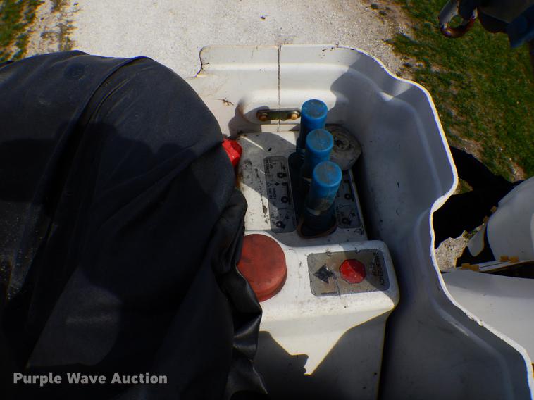 image for item DE8283 2008 Chevrolet T8500 bucket truck