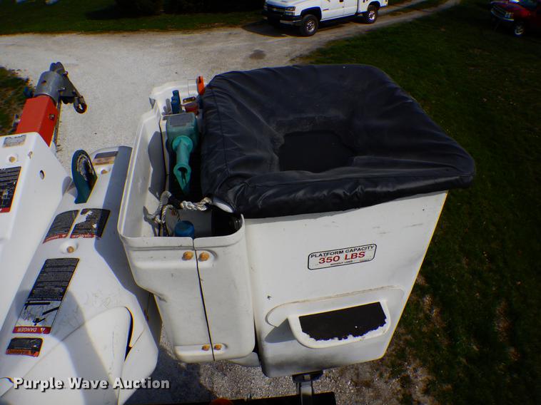 image for item DE8283 2008 Chevrolet T8500 bucket truck