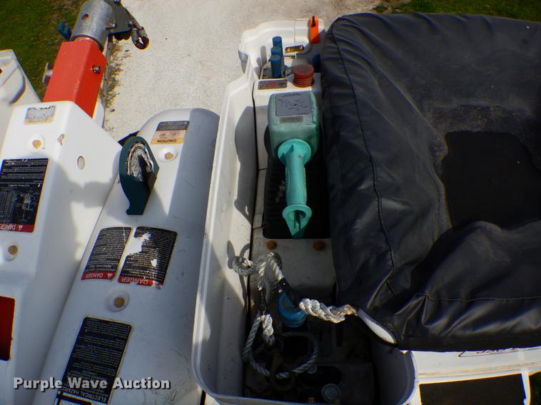 image for item DE8283 2008 Chevrolet T8500 bucket truck