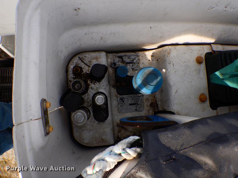 image for item DE8283 2008 Chevrolet T8500 bucket truck