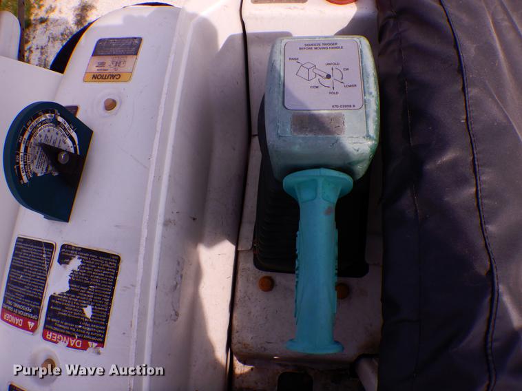 image for item DE8283 2008 Chevrolet T8500 bucket truck